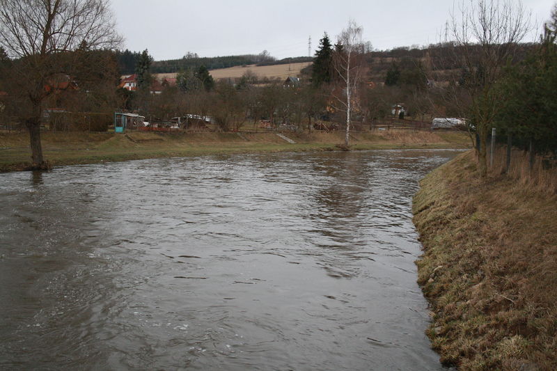 Soubor:Jihlava River near Poušov.jpg