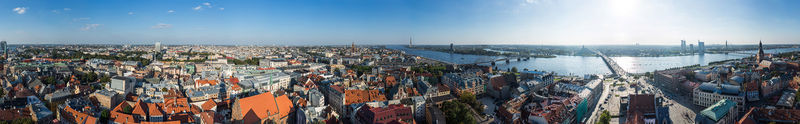Soubor:Riga Skyline Panorama, Latvia - Diliff.jpg