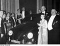 Bundesarchiv Bild 183-E01426, Ferdinand Porsche, Heinrich George mit VW.jpg