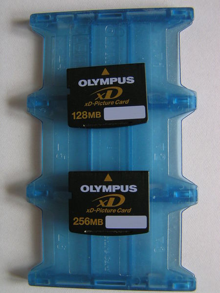 Soubor:XD card 128MB-256MB-Olympus.jpg