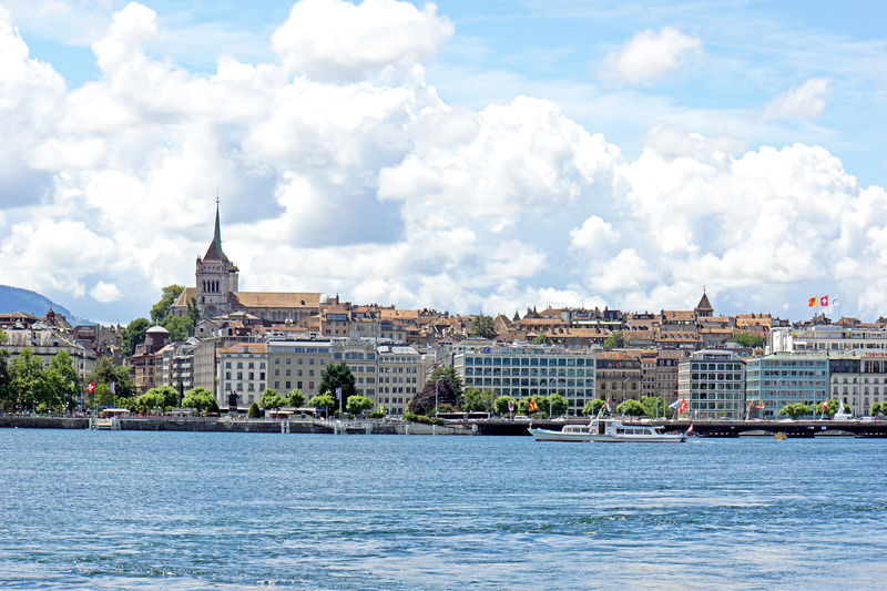 Soubor:Switzerland-02552-Geneva on the opposite shore-Flickr.jpg