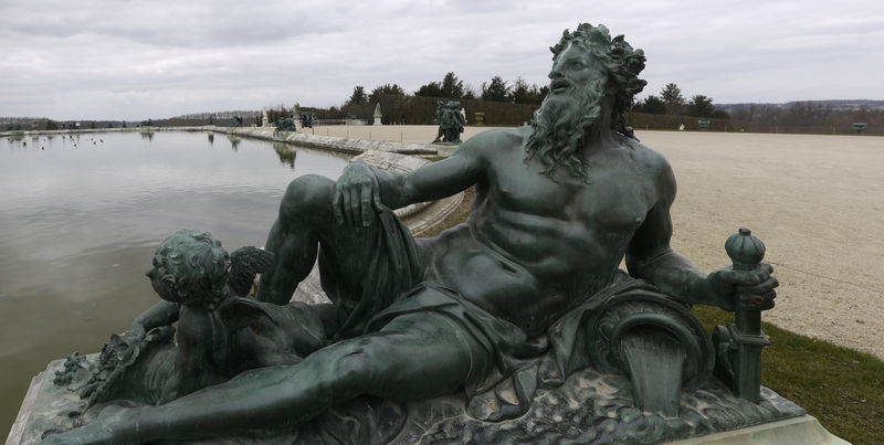 Soubor:La Garonne - Statues du Parterre d'Eau - Château de Versailles - P1050477-P1050482 - Rectilinear.jpg
