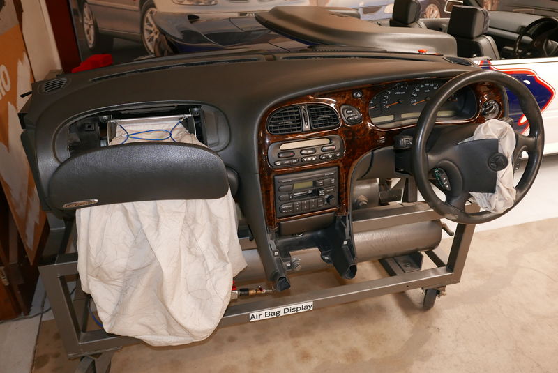 Soubor:1997 Holden Commodore (VT), airbag display (2015-08-29) 01.jpg