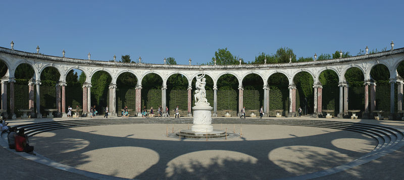 Soubor:Parc de Versailles, Bosquet de la colonnade, Vue d'ensemble.jpg