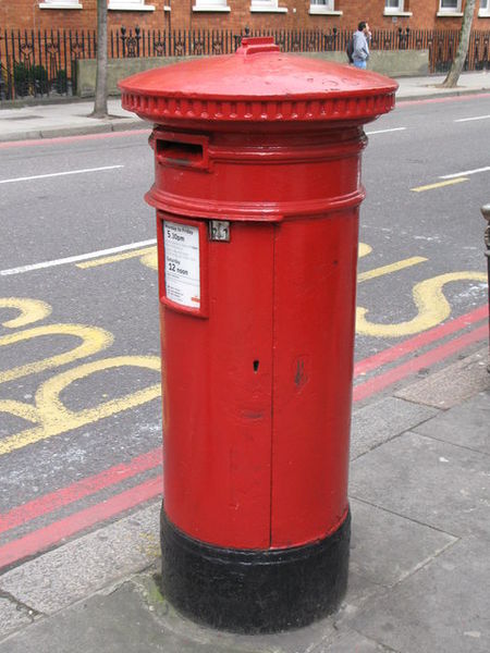 Soubor:"Anonymous" (Victorian) postbox, Warwick Road, SW5 - geograph.org.uk - 846246.jpg