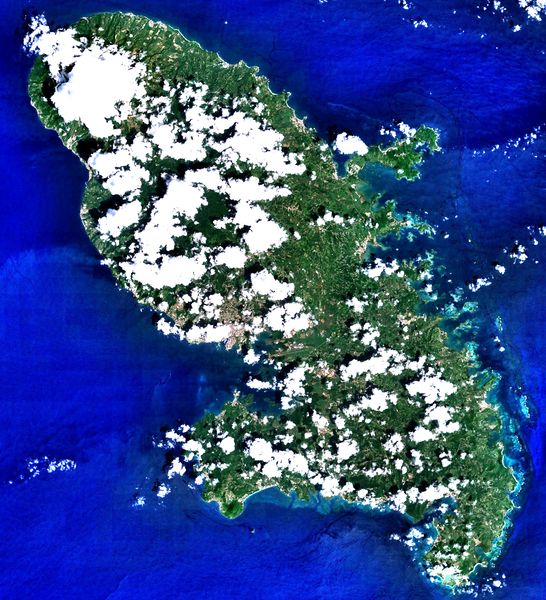 Soubor:Martinique 14.6346N 61.0051W Landsat7.jpg