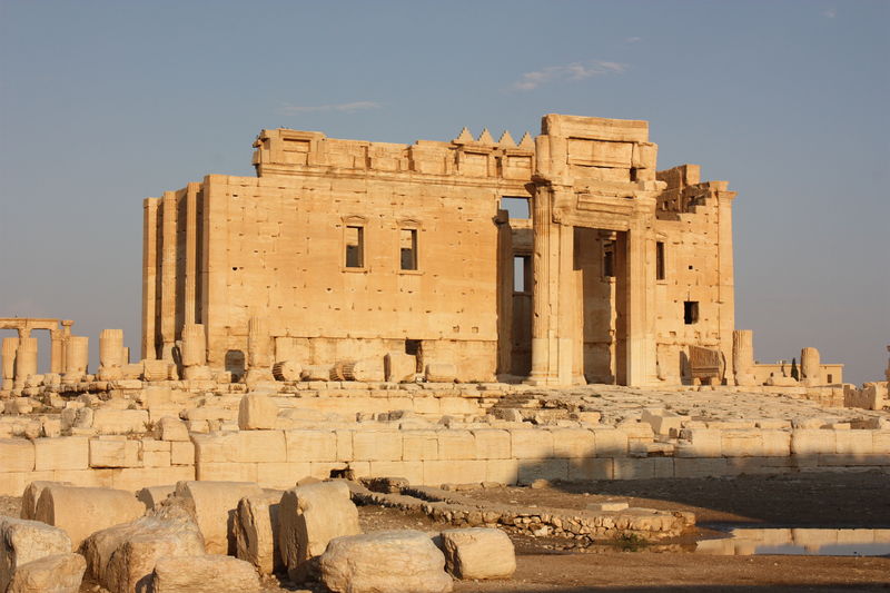 Soubor:Palmyra, Temple of Bel, from north-west-Flickr-2009.jpg