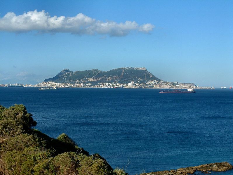 Soubor:Rock of Gibraltar seen from Punta Carnero.jpg