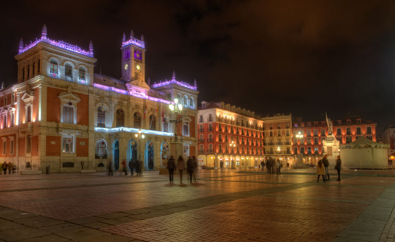 Soubor:Plaza Mayor, Valladolid, HDR.jpg