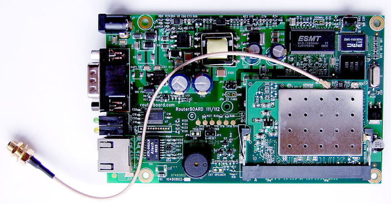 Soubor:RouterBoard 112 with U.FL-RSMA pigtail and R52 miniPCI Wi-Fi card.jpg