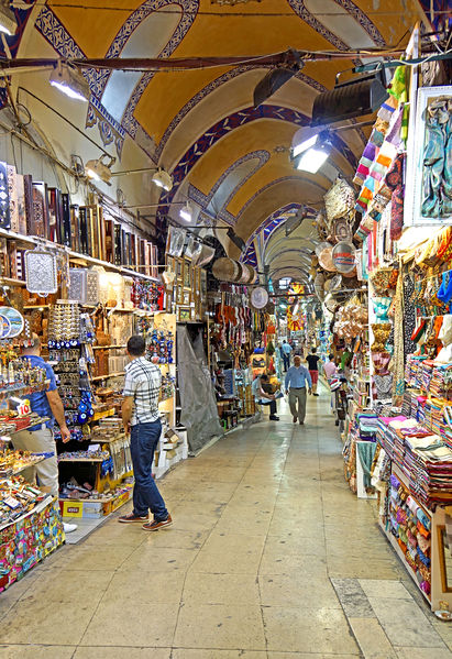 Soubor:Turkey-03312-Inside the Grand Bazaar-DJFlickr.jpg