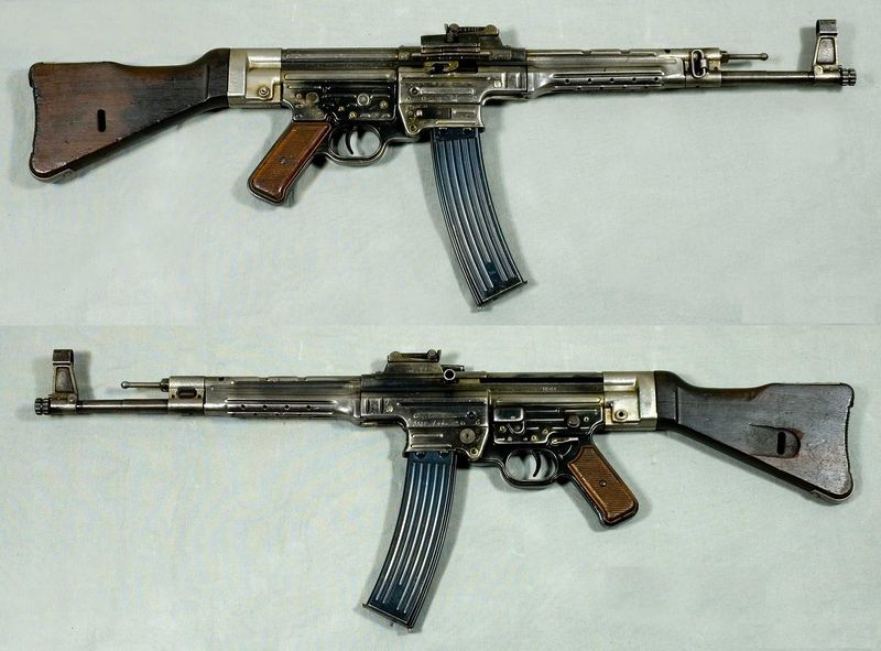 Soubor:MP44 - Tyskland - 8x33mm Kurz - Armémuseum.jpg