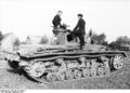 Bundesarchiv Bild 101I-318-0083-32, Polen, Panzer III mit Panzersoldaten.jpg