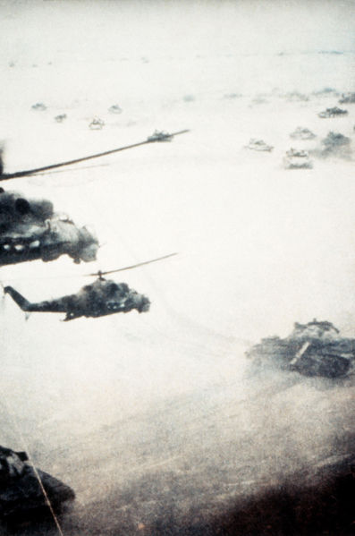 Soubor:SovietafghanwarTanksHelicopters.jpg