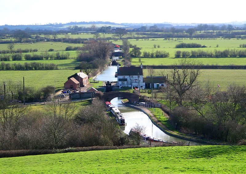 Soubor:Oxford Canal from Napton.jpg