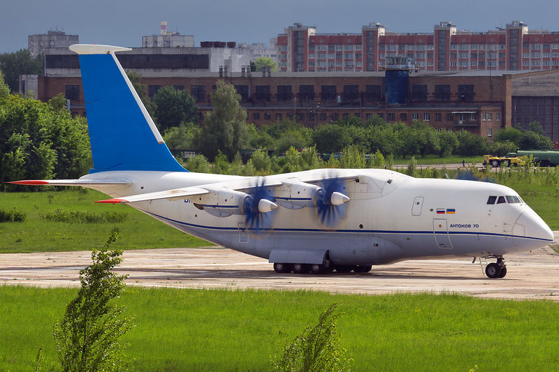 Soubor:Antonov An-70 in 2010 (2).jpg