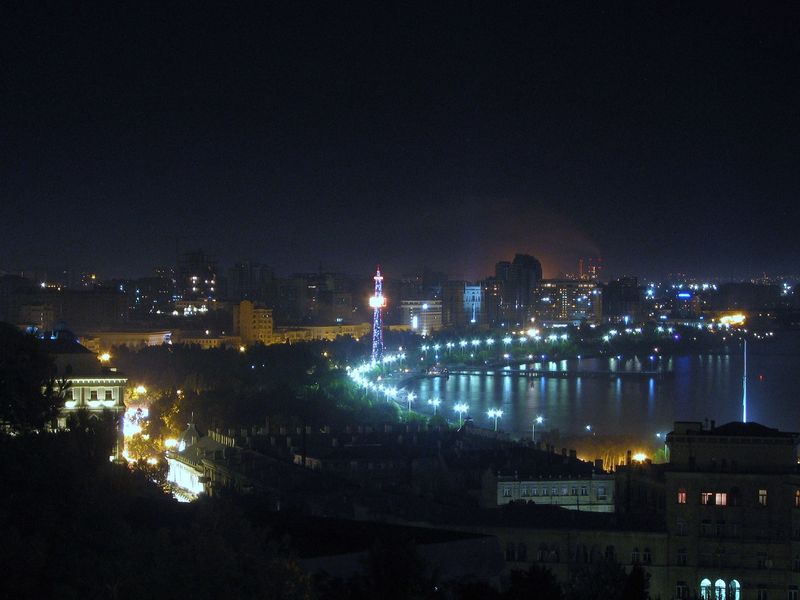 Soubor:Baku by night.jpg