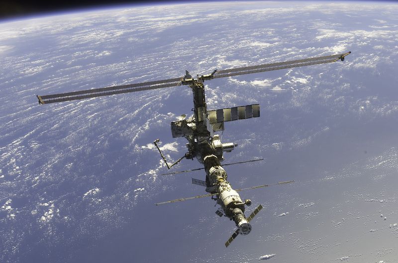 Soubor:International Space Station 17 April 2002.jpg