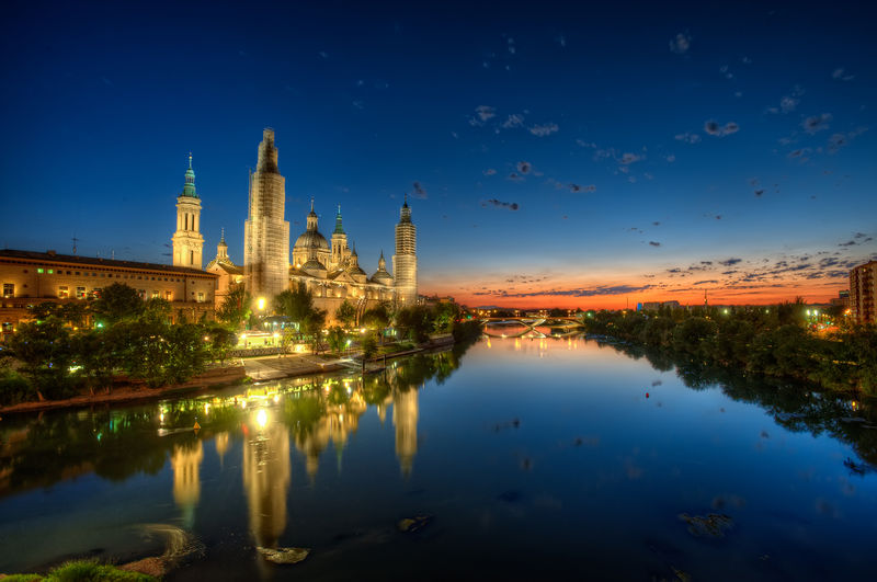 Soubor:Basilica-Cathedral of Our Lady of the Pillar, Zaragoza, HDR.jpg