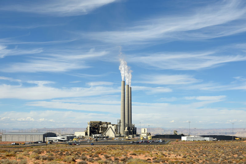 Soubor:Navajo Generating Station from the south.JPG