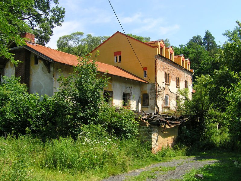 Soubor:Kamenice, Olešovice, Millhouse.jpg