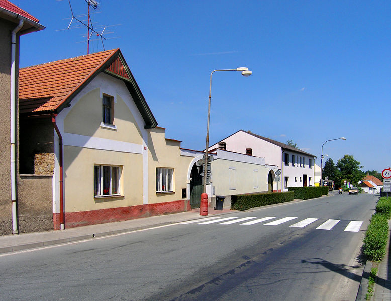 Soubor:Zápy, main street.jpg