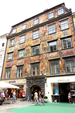 Malovaný dům (Gemaltes Haus) v centru města Graz.