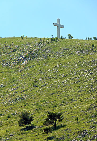 Soubor:Bosnia and Herzegovina-02249-Do not Flaunt Religious Symbols-DJFlickr.jpg