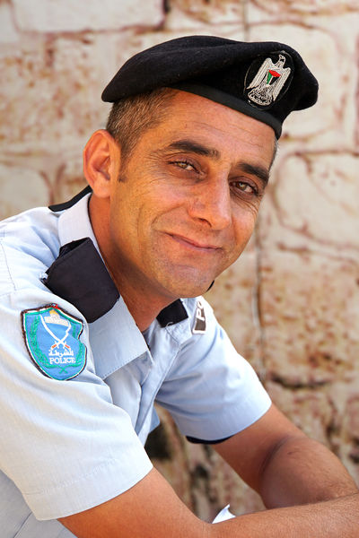 Soubor:Palestine-06321-Palestinian Policeman-DJFlickr.jpg