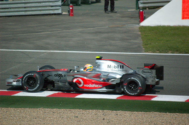 Soubor:Lewis Hamilton 2007 Belgium.jpg