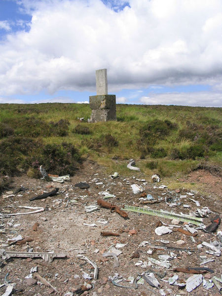 Soubor:La Gruta's grave with plane wreckage nearby - geograph.org.uk - 211720.jpg