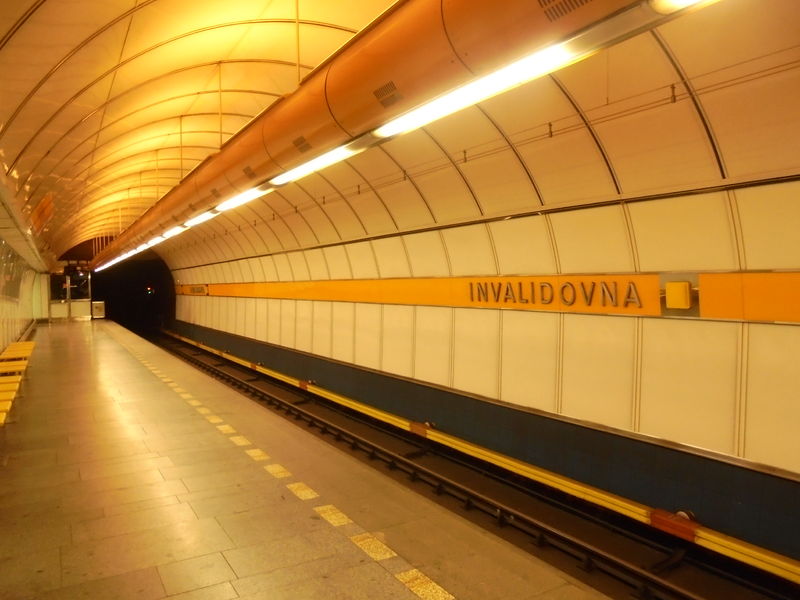 Soubor:Invalidovna03-stanice-metra-19-11-2014.jpg