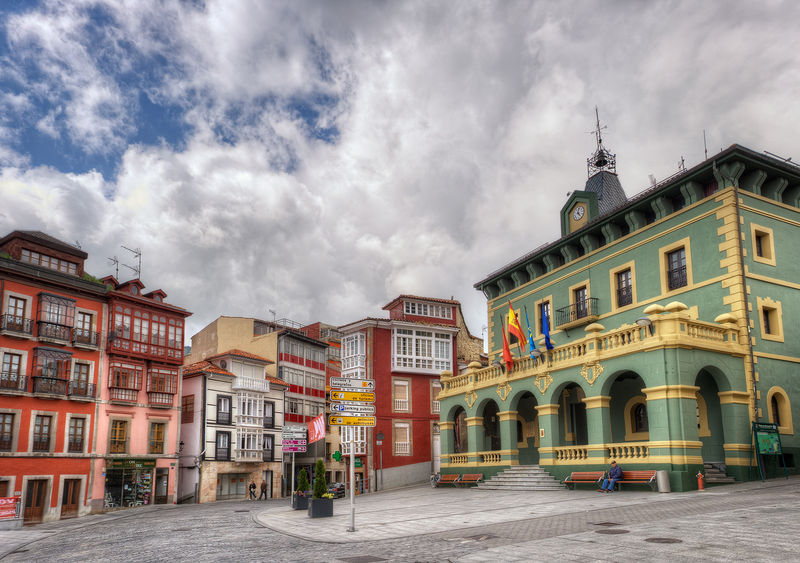 Soubor:Tineo, Asturias (Spain), HDR-Flickr.jpg
