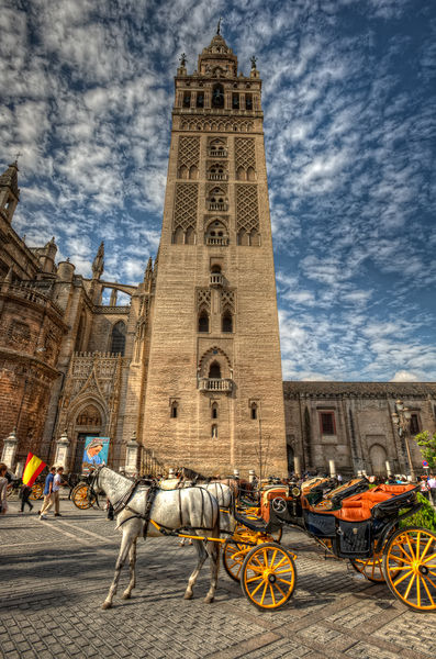 Soubor:Cathedral of Seville HDR.jpg