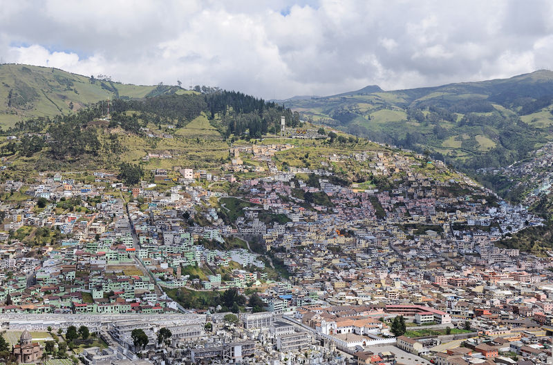 Soubor:Quito from El Panecillo 01.jpg