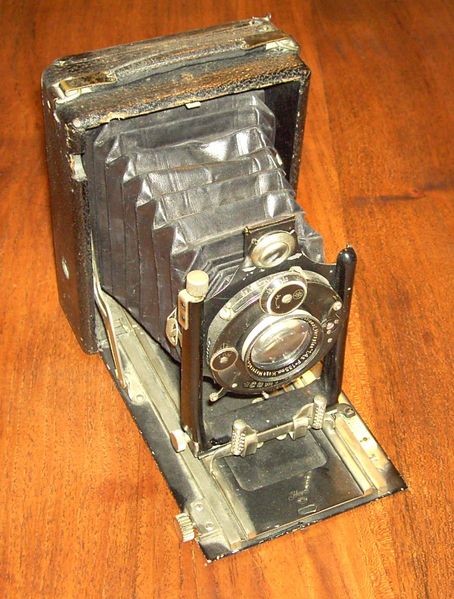 Soubor:Old field camera.jpg