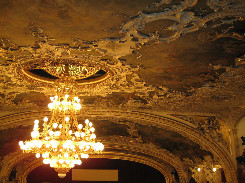 Soubor:Prague State Opera-Flickr-2010.jpg