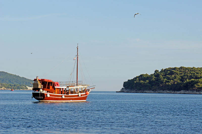 Soubor:Croatia-01956-Dinner Boat-DJFlickr.jpg