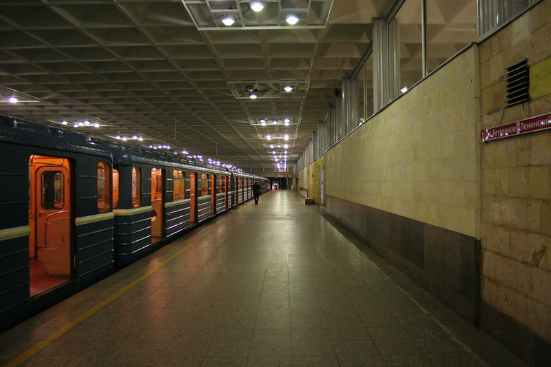 Soubor:Metro SPB Line1 Devyatkino.jpg