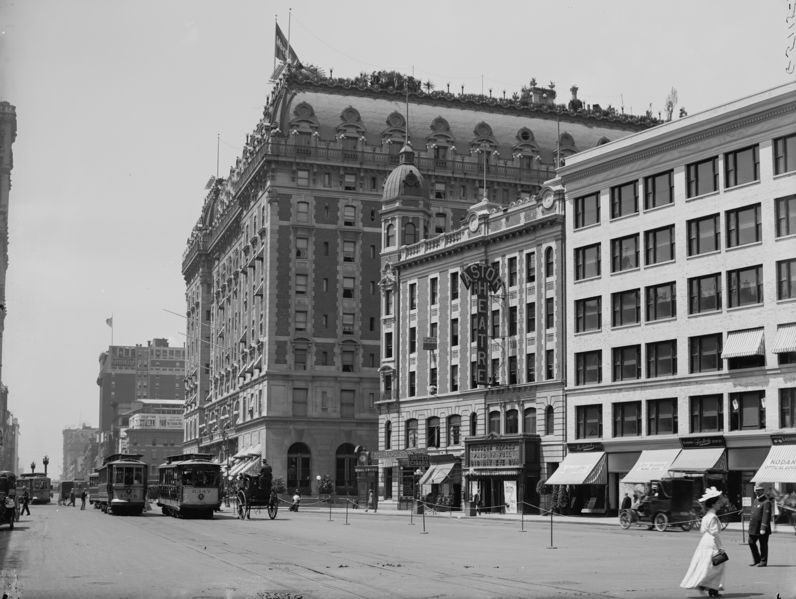 Soubor:Hotel Astor and Astor Theatre, Manhattan.jpg