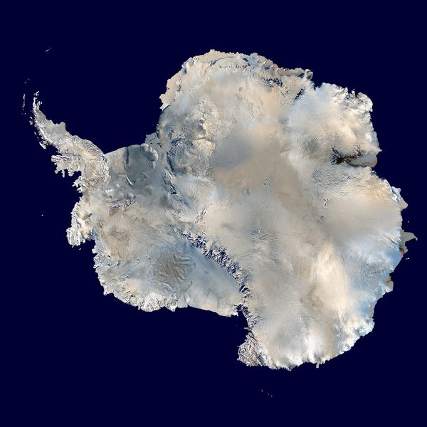 Soubor:Antarctica 6400px from Blue Marble.jpg