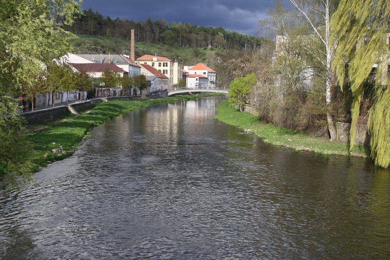 Soubor:Jihlava River from Podklášterský bridge in Třebíč, Czech Republic.jpg