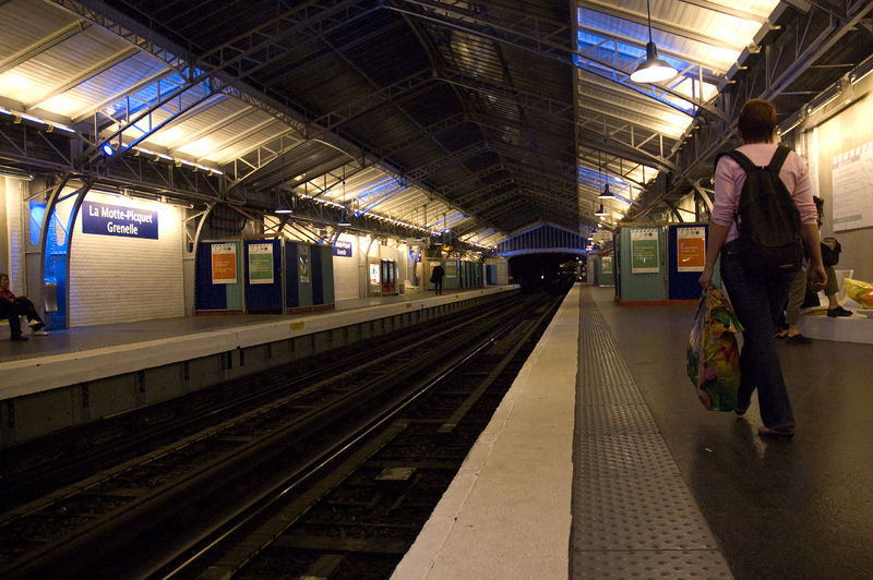 Soubor:La Motte-Picquet - Grenelle - Paris Metro line 6.jpg