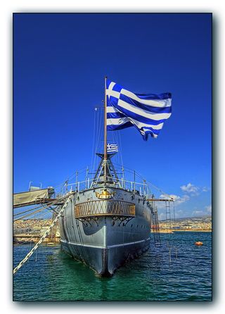 Stará bitevní loď v hlavním řeckém městě Athény