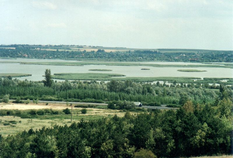 Soubor:Velence Lake Hungary.jpg