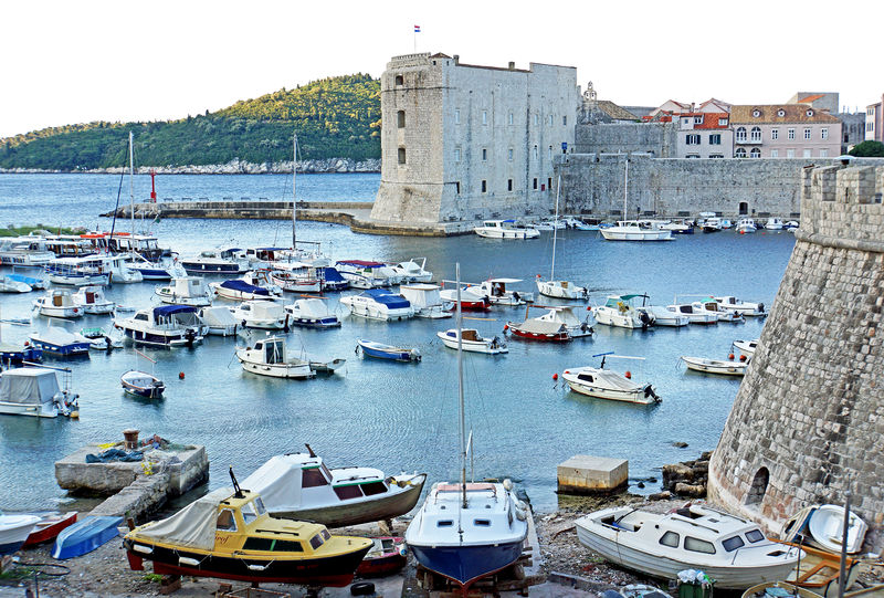 Soubor:Croatia-01600-Old Port Dubrovnik-DJFlickr.jpg