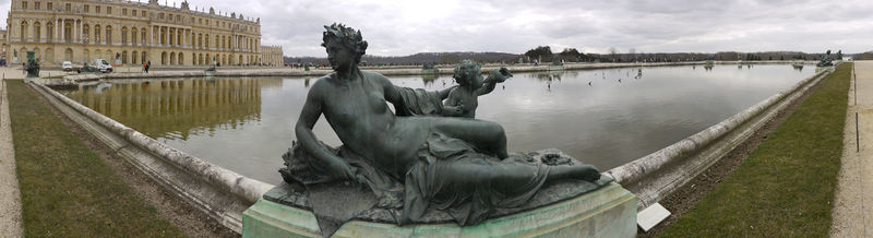 Soubor:Nymphe et Enfant soufflant dans une Conque Marine - Statues du Parterre d'Eau - Château de Versailles - P1050465-P1050470.jpg