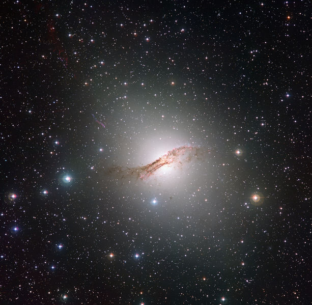 Soubor:A deep look at the strange galaxy Centaurus A.jpg