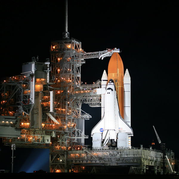 Soubor:Space Shuttle Endeavour on Pad39A.jpg