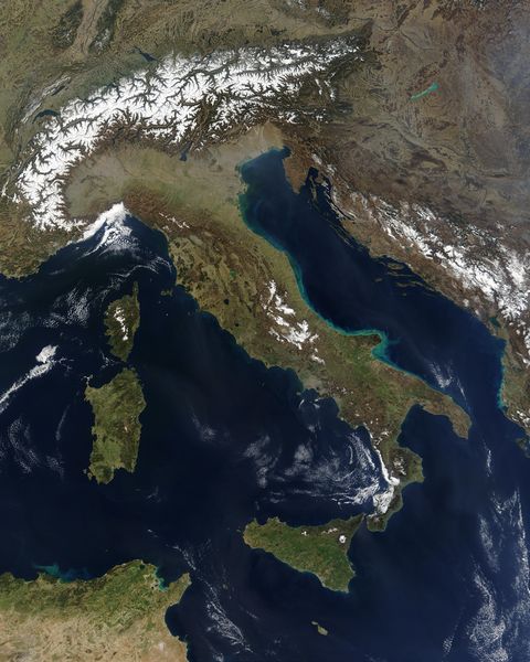 Soubor:Satellite image of Italy in March 2003.jpg